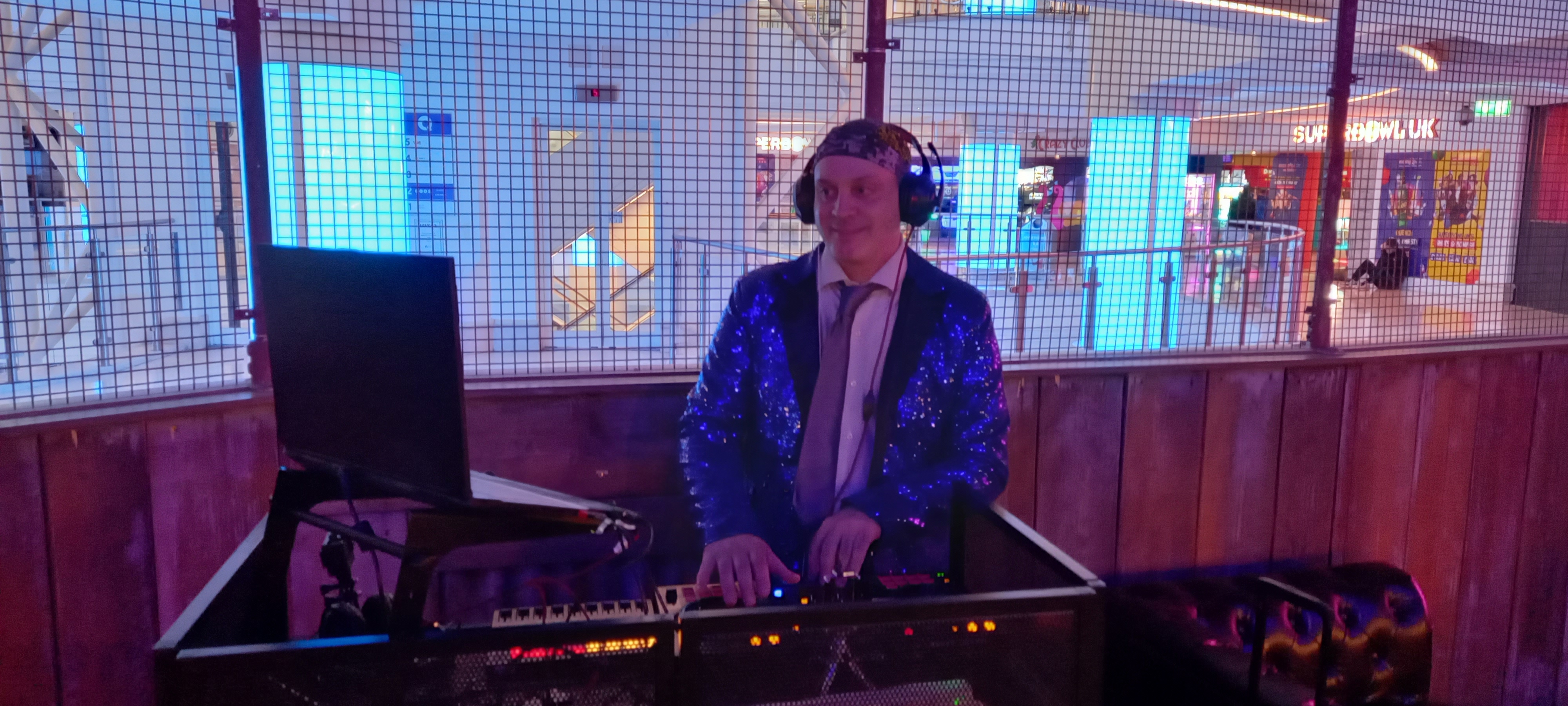 DJ